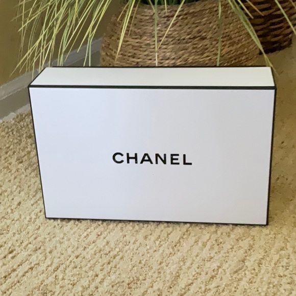 Chanel Box - Picture 1 of 3